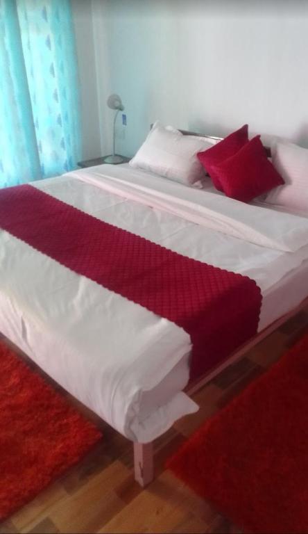 Postel nebo postele na pokoji v ubytování The Chardham Hotel & Resort Top Rated & Most Awarded Property