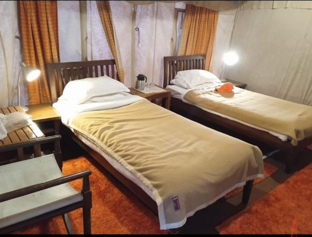 Postel nebo postele na pokoji v ubytování The Chardham Hotel & Resort Top Rated & Most Awarded Property