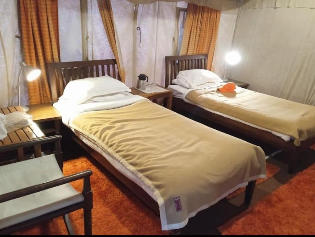 Postel nebo postele na pokoji v ubytování The Chardham Hotel & Resort Top Rated & Most Awarded Property