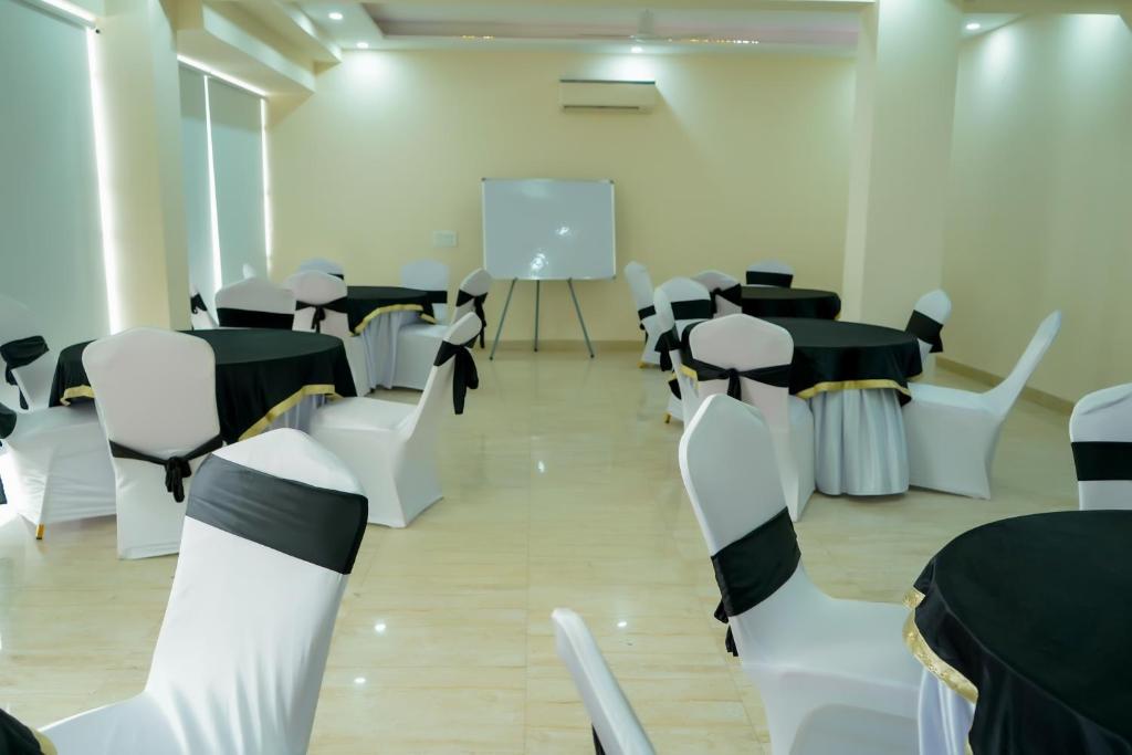 Konferenční prostory v ubytování Hotel The Luxe 18 - Golf Course Road