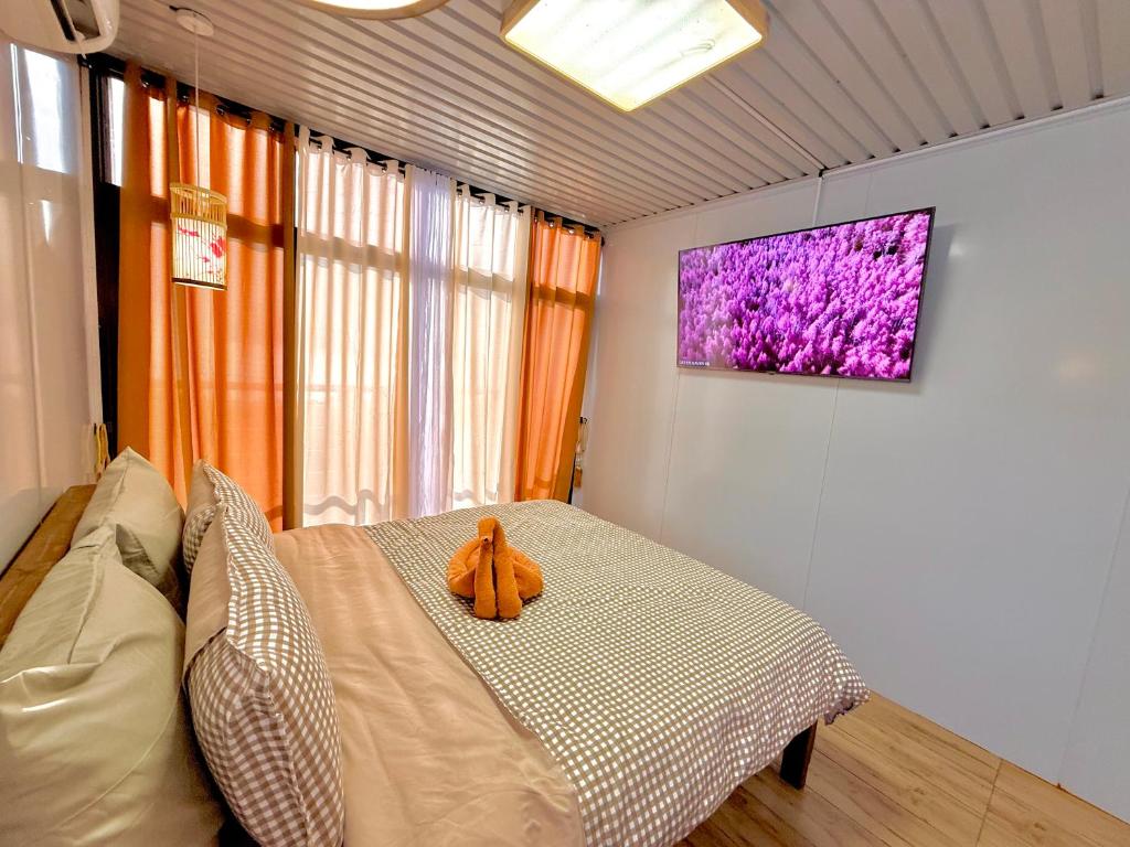 TV a/nebo společenská místnost v ubytování Sunset Hill Cabins