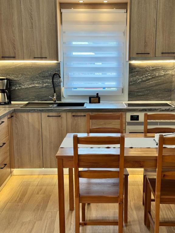 Kuchyň nebo kuchyňský kout v ubytování Olive TreeHouse