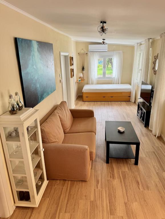 Postel nebo postele na pokoji v ubytování Olive TreeHouse