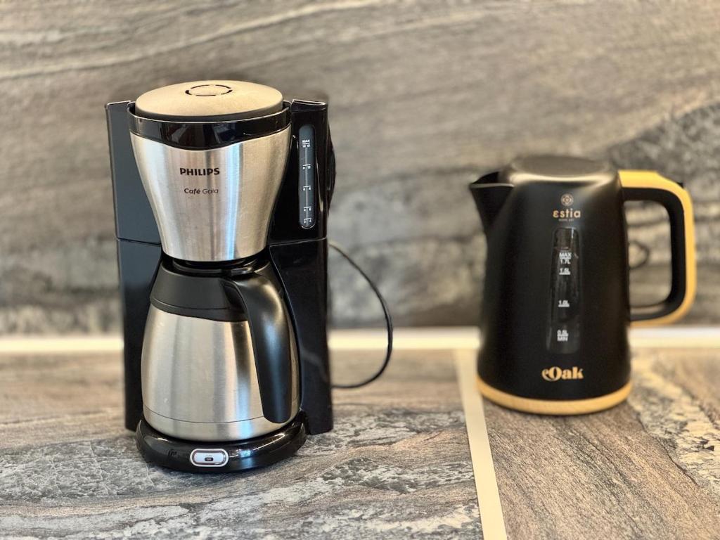 Příslušenství pro přípravu čaje a kávy v ubytování Olive TreeHouse