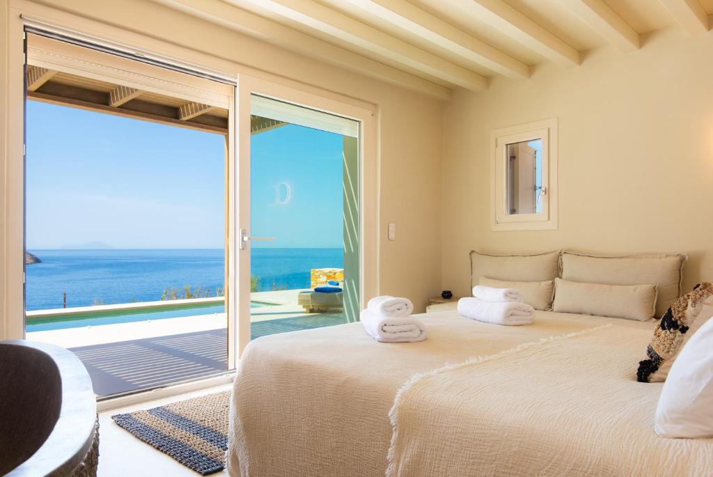 Posteľ alebo postele v izbe v ubytovaní Filadaki Villas