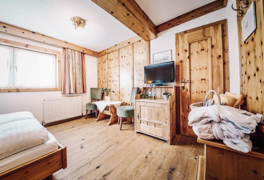 TV a/nebo společenská místnost v ubytování Hotel Glücksschmiede - Hinterglemm