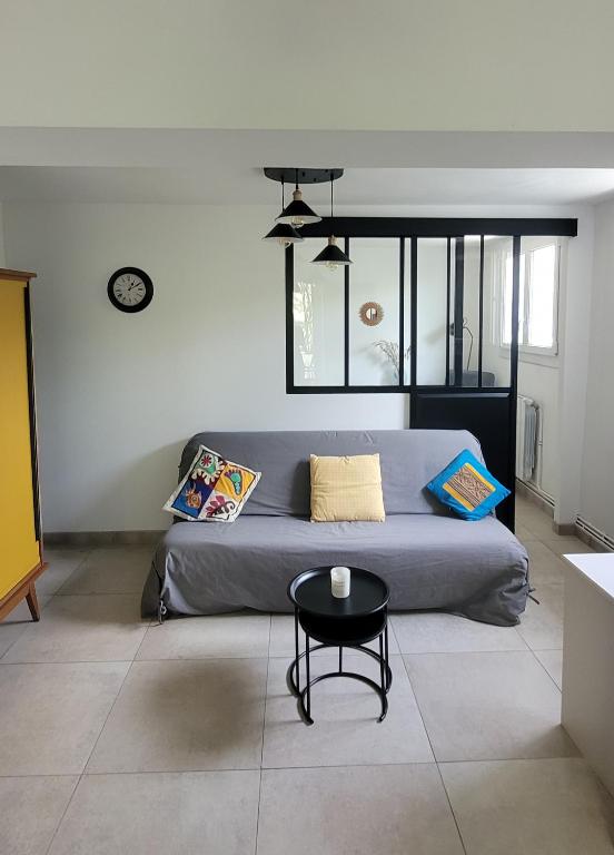 Posezení v ubytování Location appartement dans mas provençal