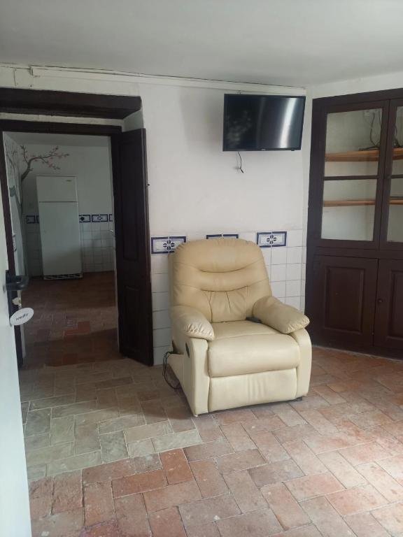 A seating area at Hostal Rural Mas Blanc