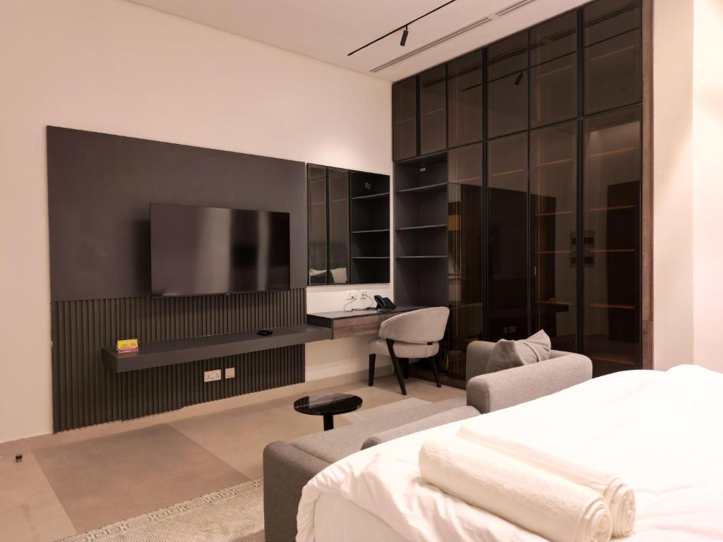 TV a/nebo společenská místnost v ubytování Studio room in Ikeja