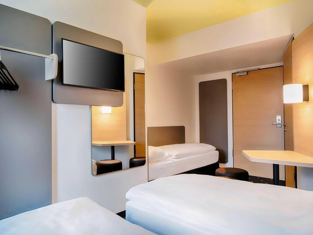 Postel nebo postele na pokoji v ubytování B&B Hotel Kehl