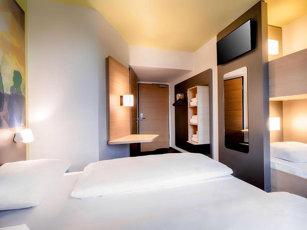 Postel nebo postele na pokoji v ubytování B&B Hotel Kehl