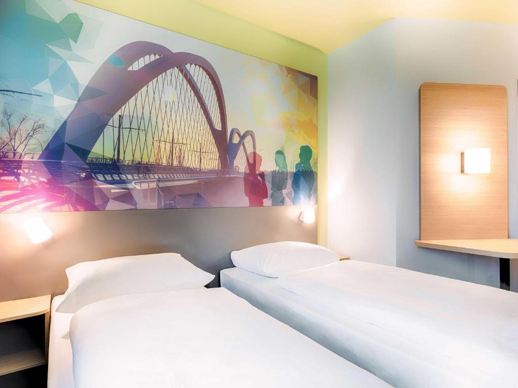 Postel nebo postele na pokoji v ubytování B&B Hotel Kehl