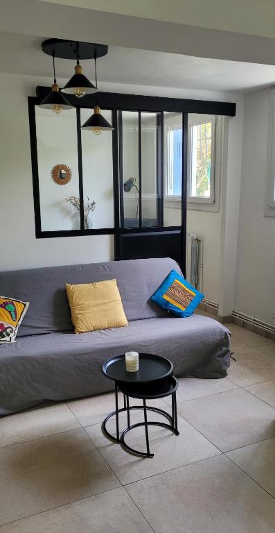 Posezení v ubytování Location appartement dans mas provençal