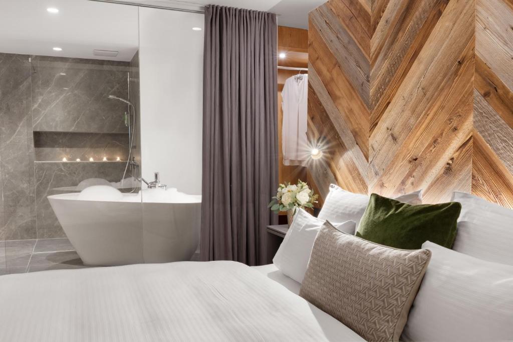 Postel nebo postele na pokoji v ubytování Wellnesshotel Wittelsbach