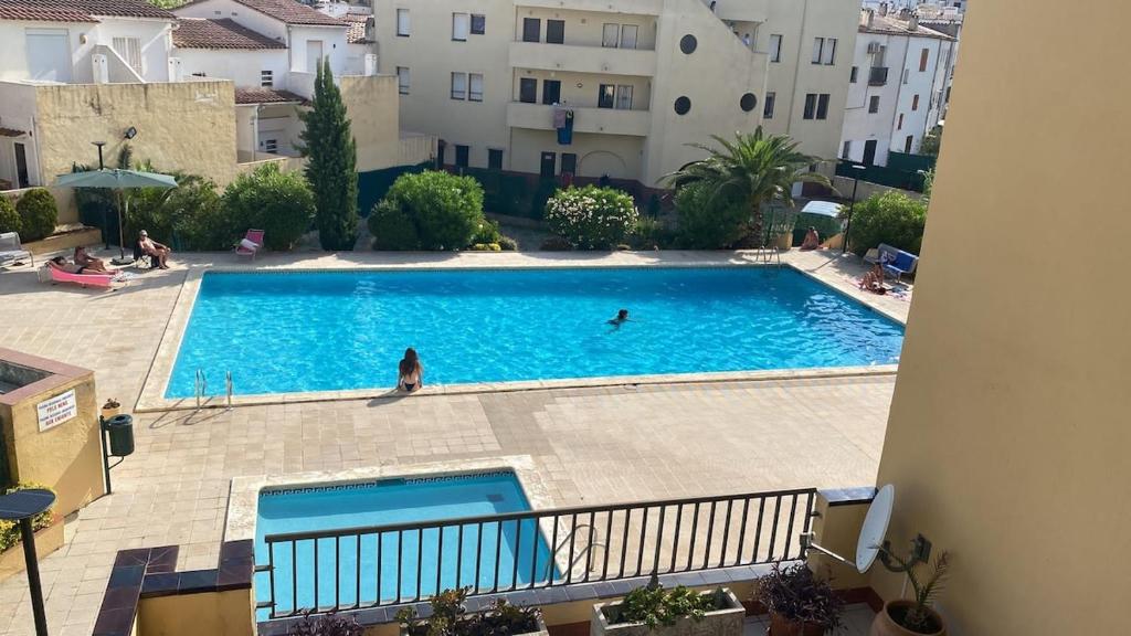 Apartamento a 100 MTS playa,con dos piscinas