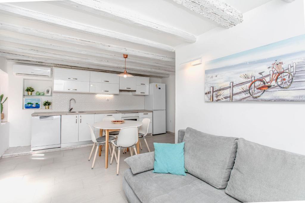 Kuchyňa alebo kuchynka v ubytovaní Apartman Dioniz