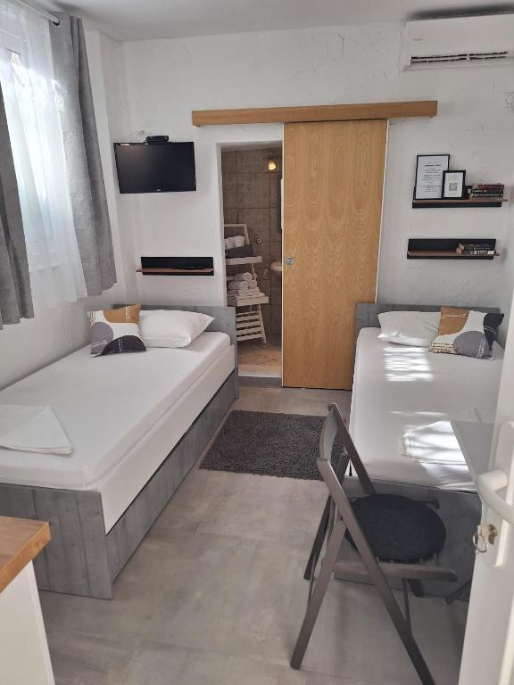 Postel nebo postele na pokoji v ubytování Apartments Ankica