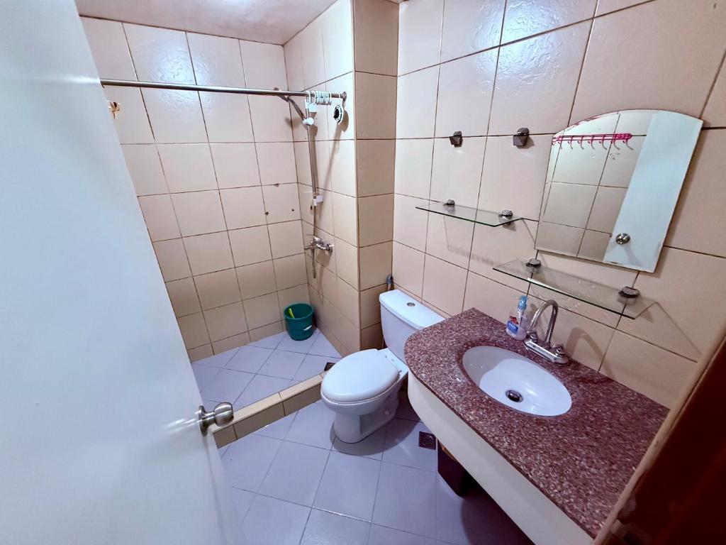 Koupelna v ubytování Albergo Hotel - Studio Condo Unit - Baguio Transient