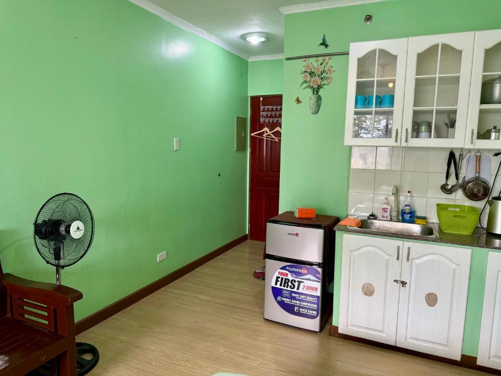 Kuchyň nebo kuchyňský kout v ubytování Albergo Hotel - Studio Condo Unit - Baguio Transient