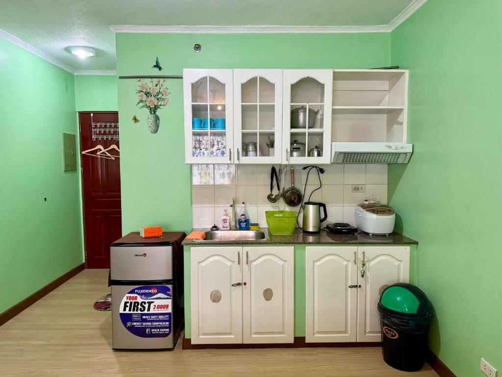 Kuchyň nebo kuchyňský kout v ubytování Albergo Hotel - Studio Condo Unit - Baguio Transient