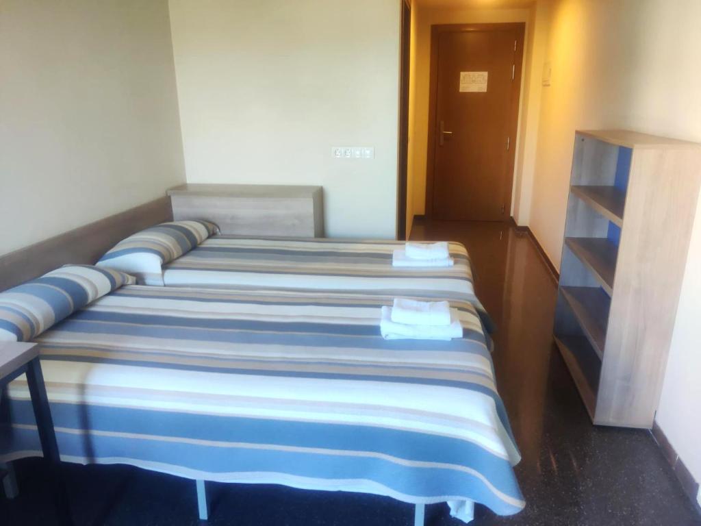 Postel nebo postele na pokoji v ubytování Residencia Universitaria Resa Hernan Cortes