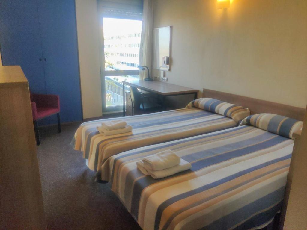 Postel nebo postele na pokoji v ubytování Residencia Universitaria Resa Hernan Cortes