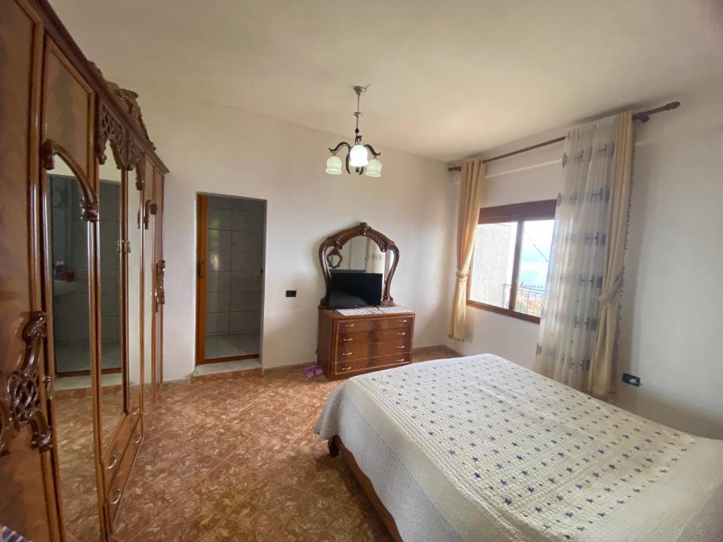 Ένα ή περισσότερα κρεβάτια σε δωμάτιο στο Kledi Apartment