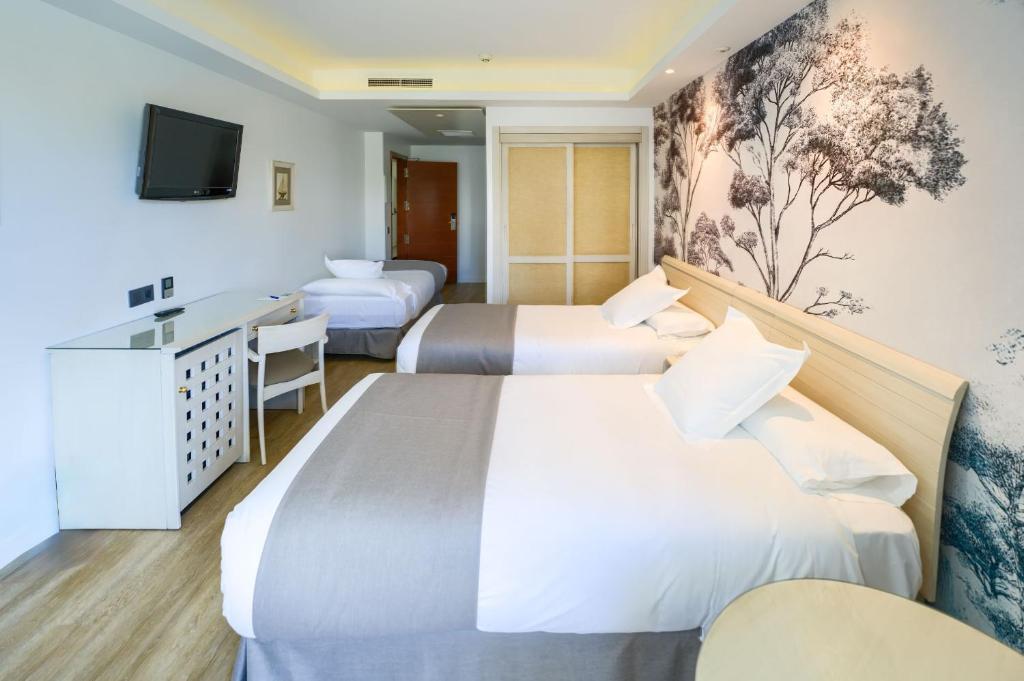 Postel nebo postele na pokoji v ubytování Hotel Puerto Bahía & Spa