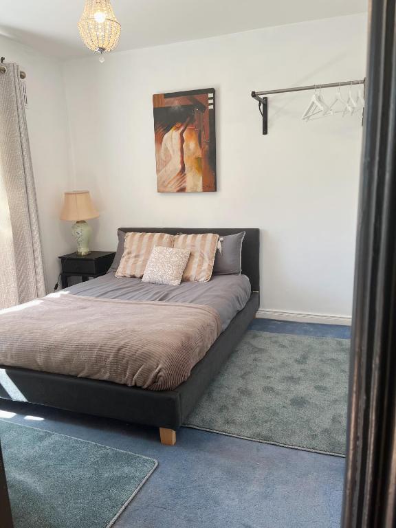 Postel nebo postele na pokoji v ubytování Gra accommodations athy