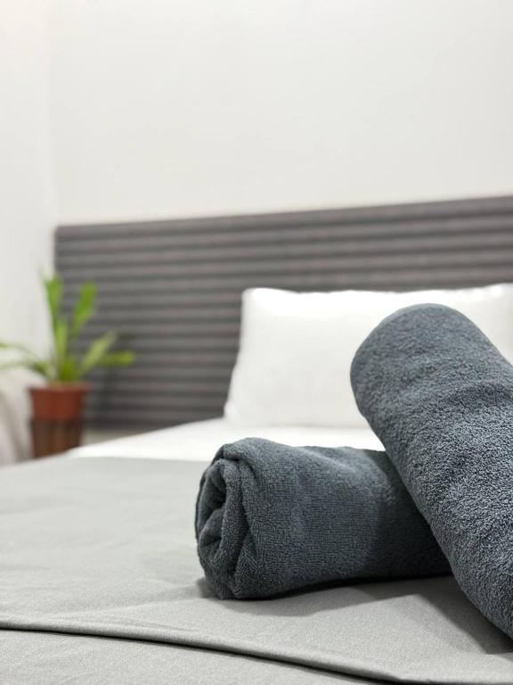 Postel nebo postele na pokoji v ubytování Reinforce Residence