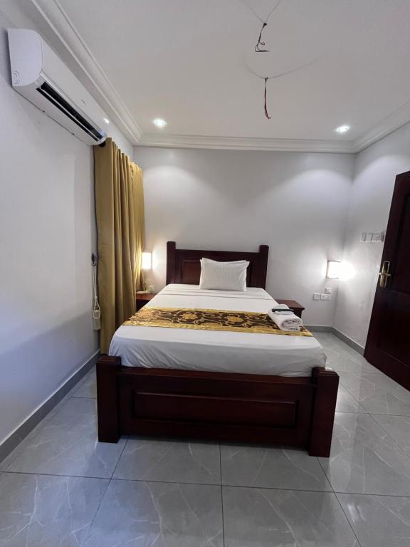 Postel nebo postele na pokoji v ubytování Aklin Hotel