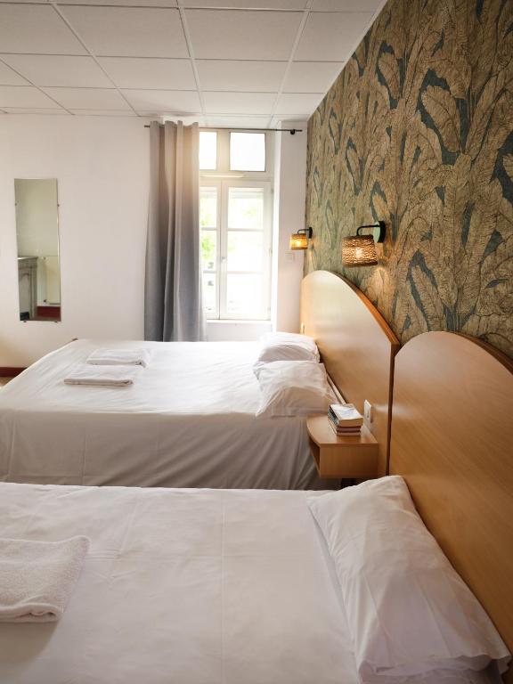 Postel nebo postele na pokoji v ubytování Hôtel de Lyon