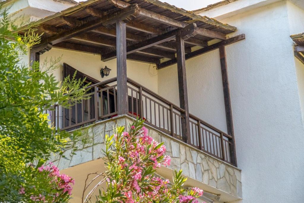 Balkón nebo terasa v ubytování Possidi Pool Nest by Booking Kottas