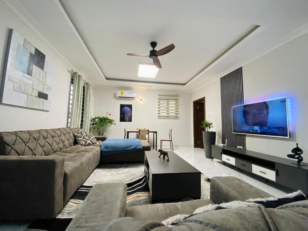 Gallery image of Luxey 2 Bed Townhouse in Accra