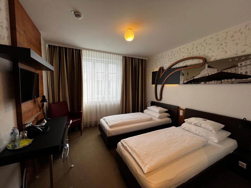 Postel nebo postele na pokoji v ubytování H+ Hotel Ried