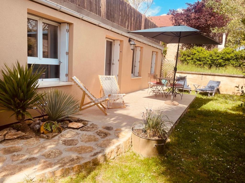 Κήπος έξω από το Le Petit Breuil