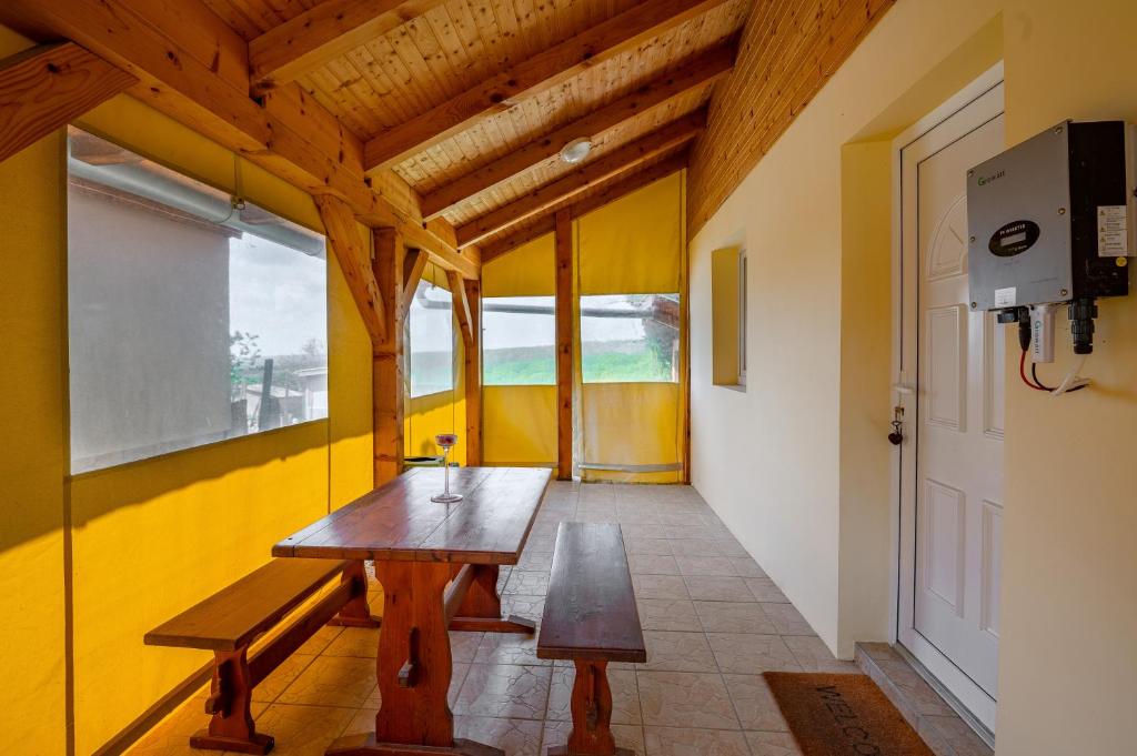 TV a/nebo společenská místnost v ubytování Förhénc Wine House & Guesthouses I-II-III