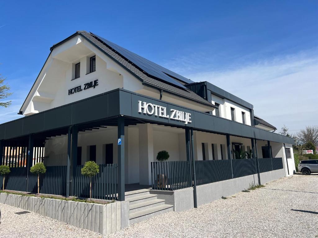 Budova, kde se hotel nachází