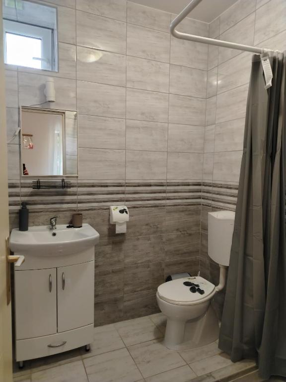 Koupelna v ubytování Kaptárkő Apartmanház