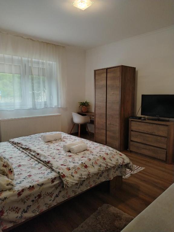Postel nebo postele na pokoji v ubytování Kaptárkő Apartmanház
