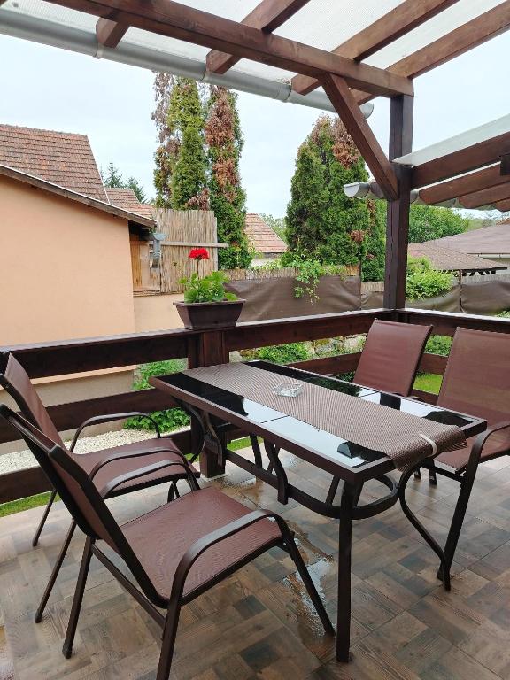 Balkón nebo terasa v ubytování Kaptárkő Apartmanház