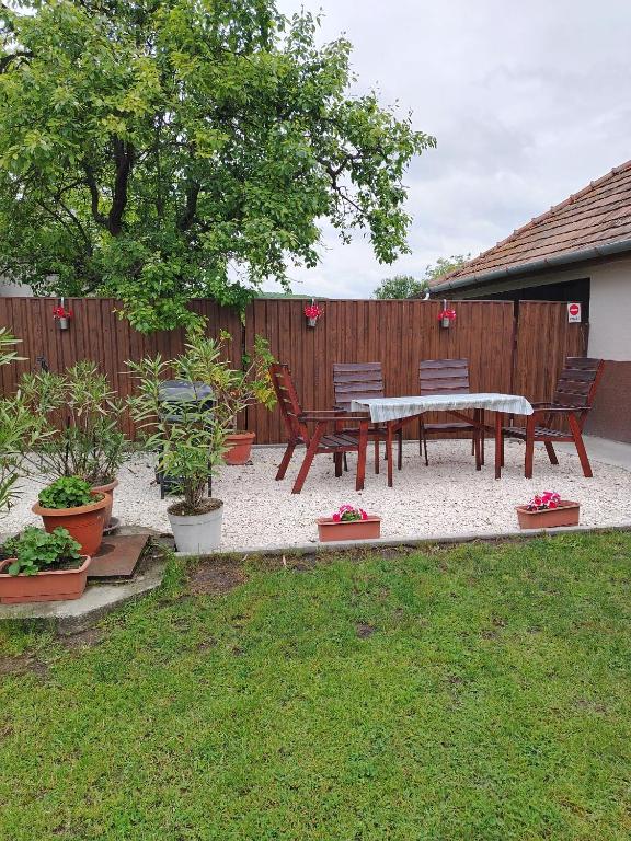 Zahrada ubytování Kaptárkő Apartmanház