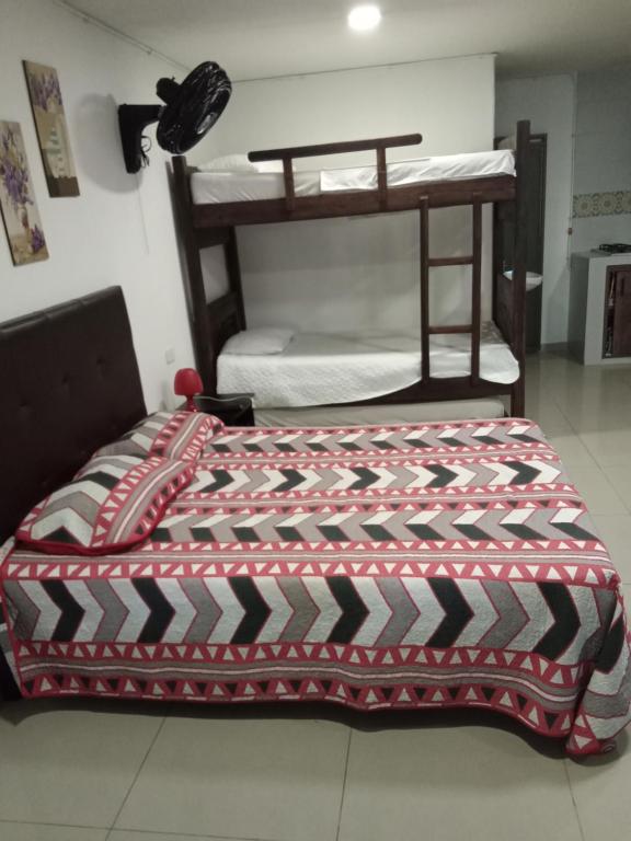 Postel nebo postele na pokoji v ubytování Hotel Casa Jairo