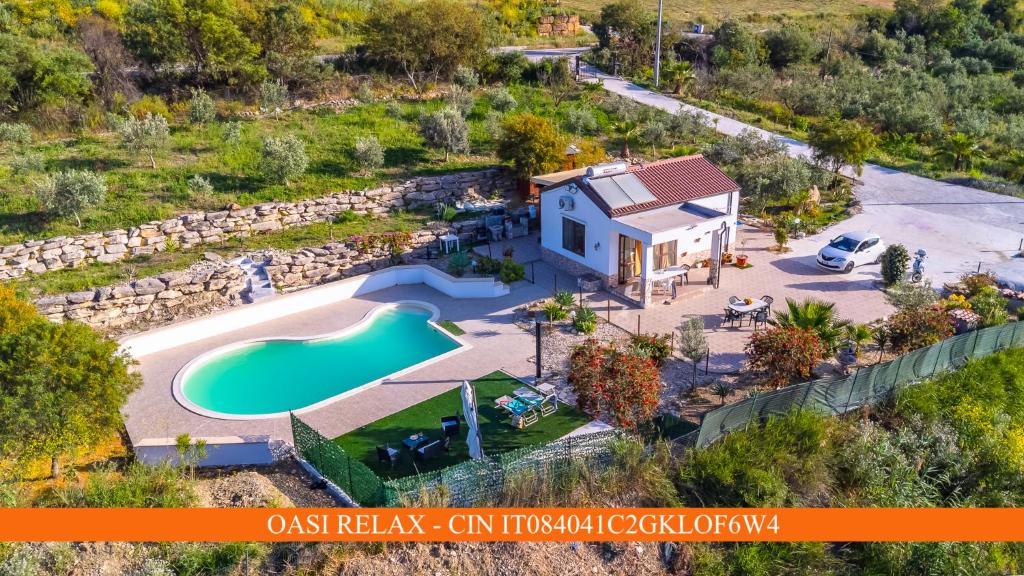 an aerial view of a house with a swimming pool at !!! PER FAMIGLIE E BAMBINI - PISCINA !!! - Oasi Relax in Sciacca