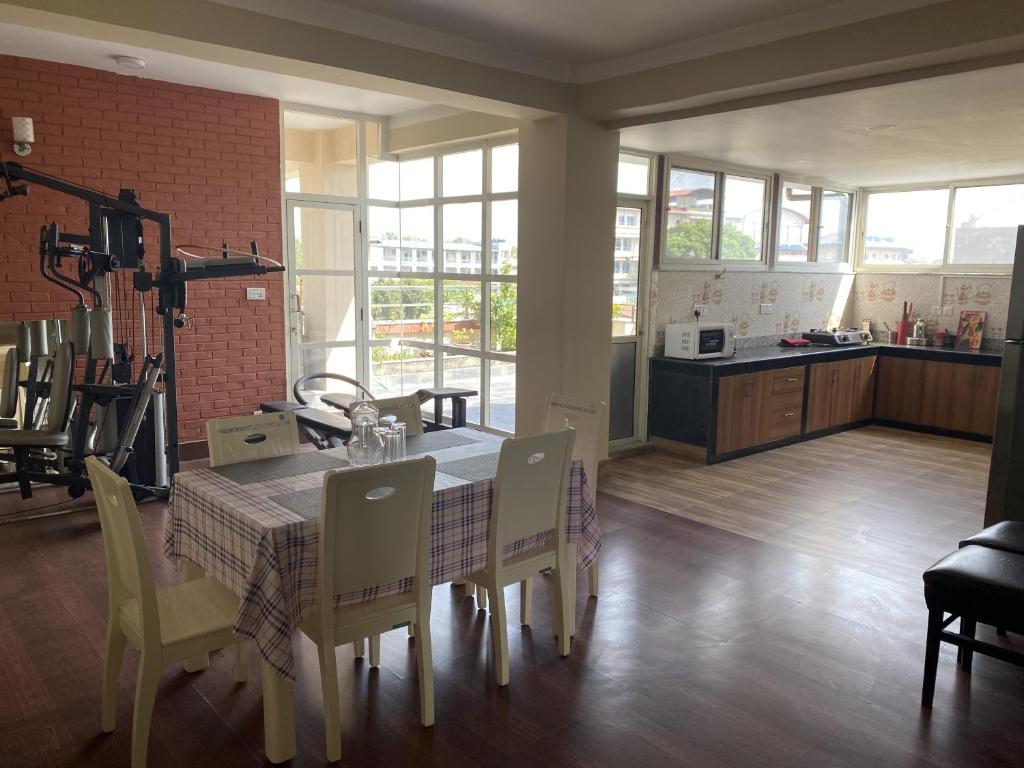 Una cocina o cocineta en FIKA Apartment 2BHK
