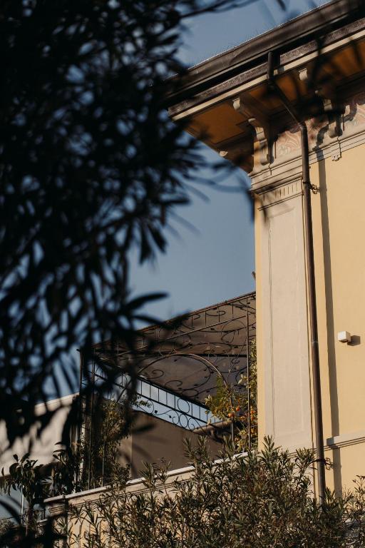 Nespecifikovaný výhled na hory nebo výhled na hory při pohledu z hotelu