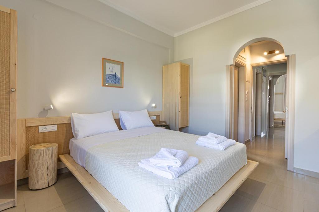 Posteľ alebo postele v izbe v ubytovaní Filoxenia Apartments 2