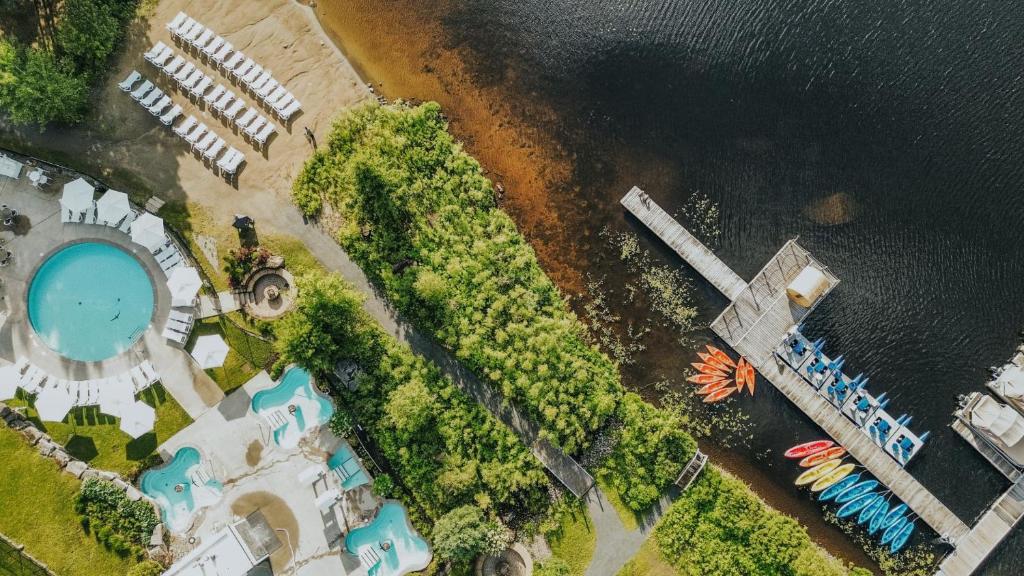 Bazén v ubytování Estérel Resort nebo v jeho okolí