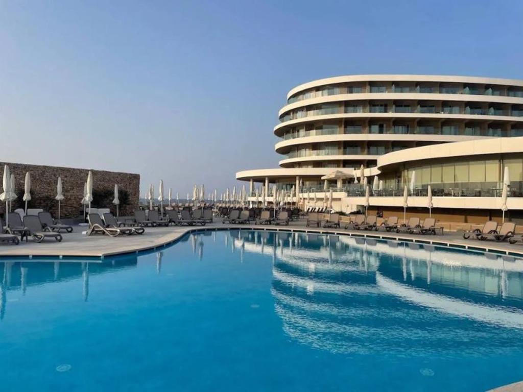 Bazén v ubytování Ramla Bay Resort nebo v jeho okolí