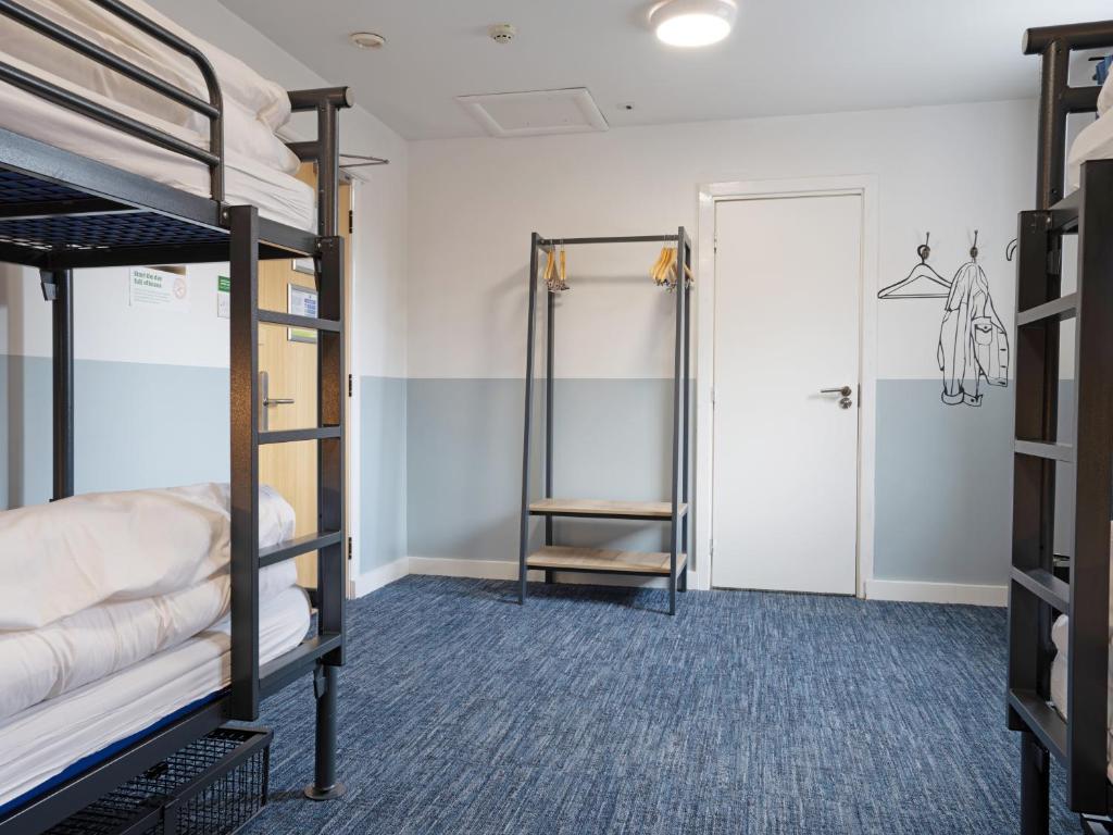 Postel nebo postele na pokoji v ubytování YHA Manchester
